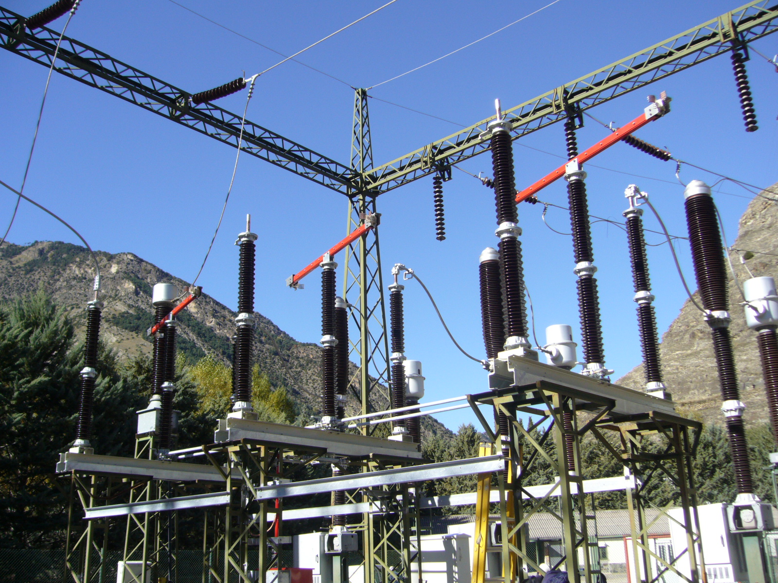 Seccionador Giratorio De Doble Apertura Lateral DIGUN ElectroTAZ